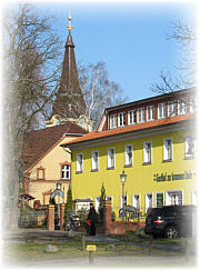 Stolpe-Dorf Kirche Pfarrhaus Krumme Linde
